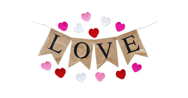 Handmade LOVE banner decorated with small crochet heart appliques in red, pink, and white. Perfect for Valentine’s Day décor, garlands, or gift ideas.