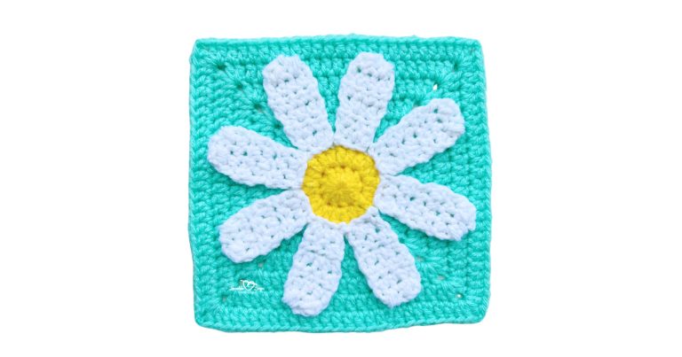 Crochet daisy granny square pattern with a white flower, yellow center, and turquoise background made with worsted weight yarn